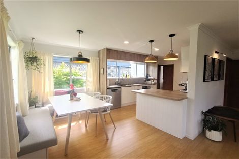 Photo of property in 32 Widmore Drive, Massey, Auckland, 0614