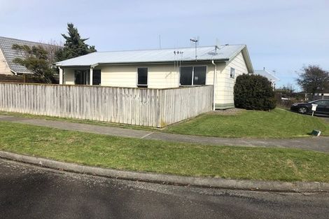 Photo of property in 2 Suzanne Grove, Kelvin Grove, Palmerston North, 4414
