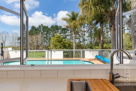 Photo of property in 30 Riverland Road, Kumeu, 0892