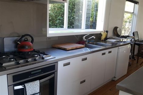 Photo of property in 13 Bracken Street, New Plymouth, 4310