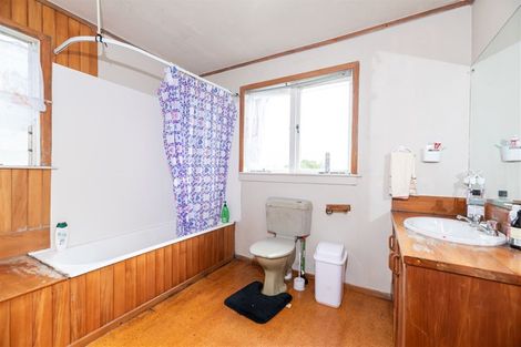 Photo of property in 28 Lavelle Road, Henderson, Auckland, 0612