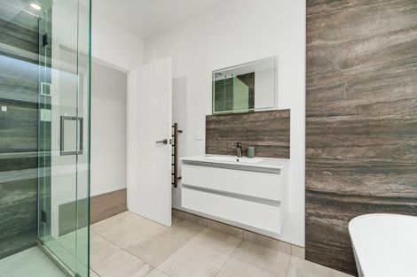 Photo of property in 67 Vaucluse Heights, Fitzherbert, Palmerston North, 4410