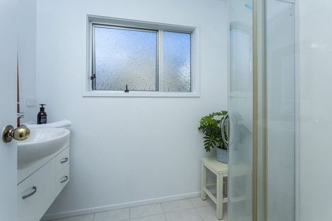 Photo of property in 1/40 Tree View Avenue, Glenfield, Auckland, 0629