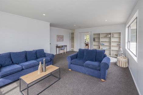 Photo of property in 6 Highbury Drive, Levin, 5510