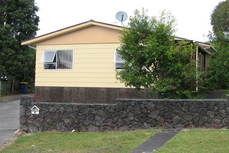 Photo of property in 4 Foyle Place, Glendene, Auckland, 0602