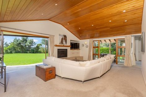 Photo of property in 51 Donohue Road, South Head, Helensville, 0874