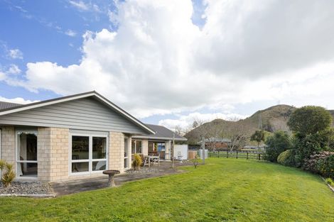 Photo of property in 10 Parker Road, Huntly, 3771