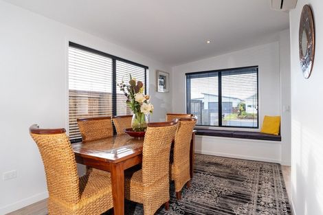 Photo of property in 10 Knightia Drive, Papamoa Beach, Papamoa, 3118