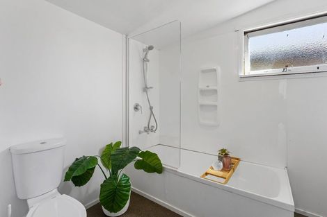 Photo of property in 18 Waimea Road, Waikanae Beach, Waikanae, 5036