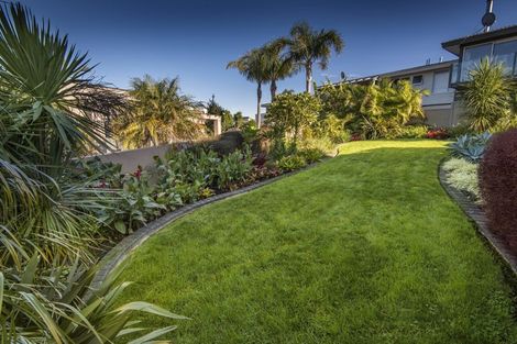 Photo of property in 62 Seaview Road, Castor Bay, Auckland, 0620