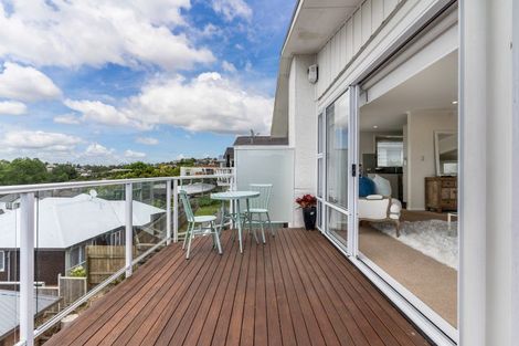Photo of property in 1/7 Colmar Road, Mellons Bay, Auckland, 2014