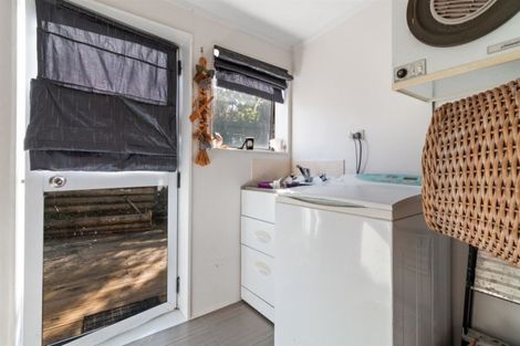 Photo of property in 84 Omokoroa Road, Omokoroa, 3114