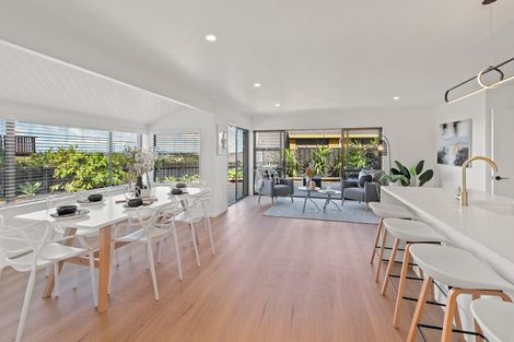 Photo of property in 1/149 West Harbour Drive, West Harbour, Auckland, 0618