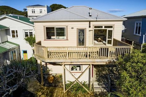 Photo of property in 9 Glendavar Street, Berhampore, Wellington, 6023