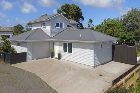 Photo of property in 28a Torkar Road, Clarks Beach, 2122