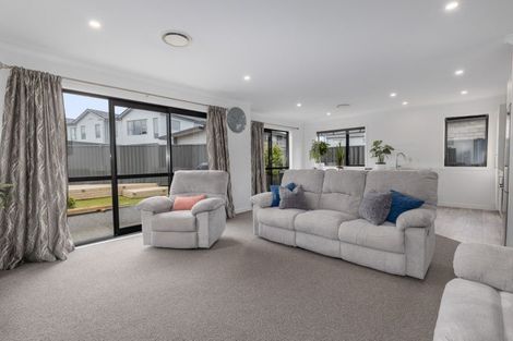 Photo of property in 18 Pateke Drive, Kenepuru, Porirua, 5022