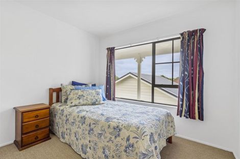 Photo of property in 8 Curacao Place, Half Moon Bay, Auckland, 2012