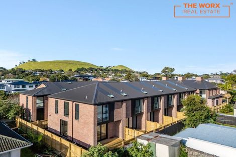 Photo of property in 2/17 Matapouri Road, Mangere Bridge, Auckland, 2022