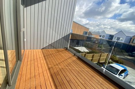 Photo of property in 2 Puihi Crescent, Massey, 0614