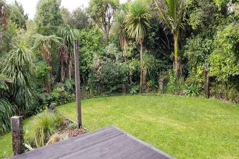 Photo of property in 48 Turanga Road, Henderson Valley, Auckland, 0612