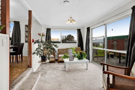 Photo of property in 52 Wallscourt Place, Normanby, Hawera, 4614