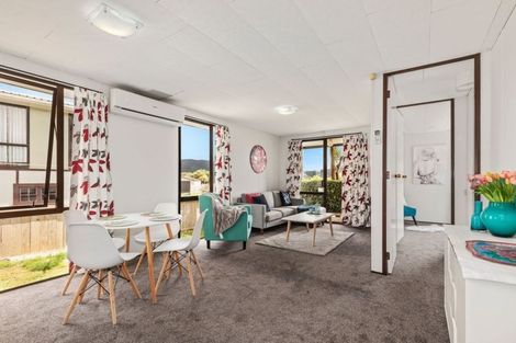 Photo of property in 2 Mcmanaway Grove, Stokes Valley, Lower Hutt, 5019