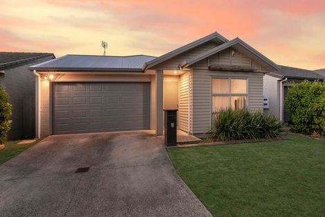 Photo of property in 98 Popokatea Drive, Takanini, 2112