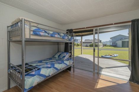 Photo of property in 180 Captain Cook Road, Cooks Beach, Whitianga, 3591
