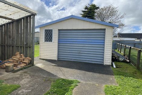 Photo of property in 18 Railway Street, Eltham, 4322