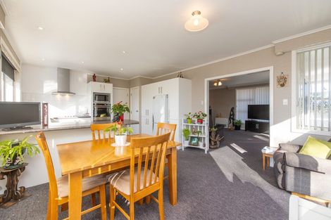 Photo of property in 64 Nevada Drive, Merrilands, New Plymouth, 4312