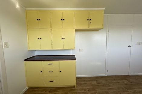 Photo of property in 8 Kelvin Place, Westown, New Plymouth, 4310