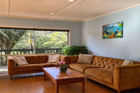 Photo of property in 10-12 Glenesk Road, Piha, New Lynn, 0772