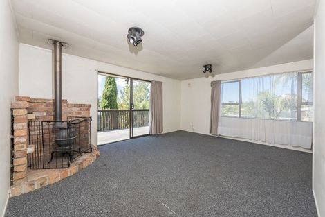 Photo of property in 4 Kayle Glen, West Harbour, Auckland, 0618