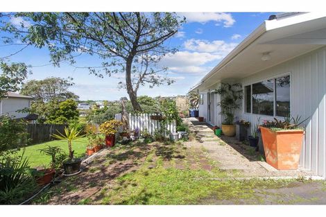 Photo of property in 2/57 Coronation Road, Hillcrest, Auckland, 0627