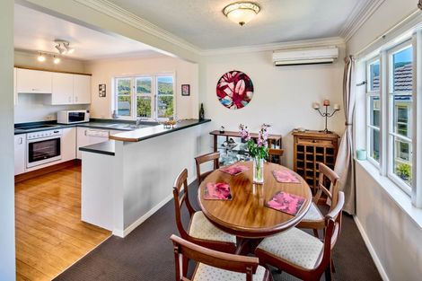 Photo of property in 2 Kereru Bend, Tawa, Wellington, 5028