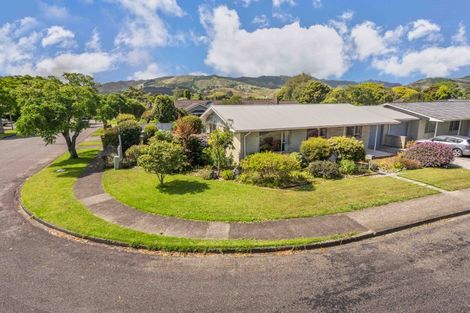 Photo of property in 2 Paretai Grove, Waikanae, 5036