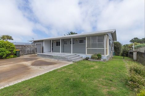 Photo of property in 63 Kahukura Avenue, Waitarere Beach, Levin, 5510