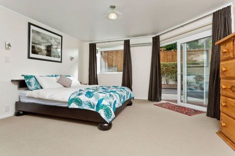 Photo of property in 2/10a Wernham Place, Northcote, Auckland, 0626