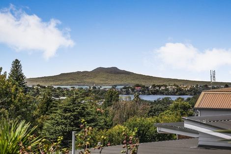 Photo of property in 10 Currey Crescent, Milford, Auckland, 0620