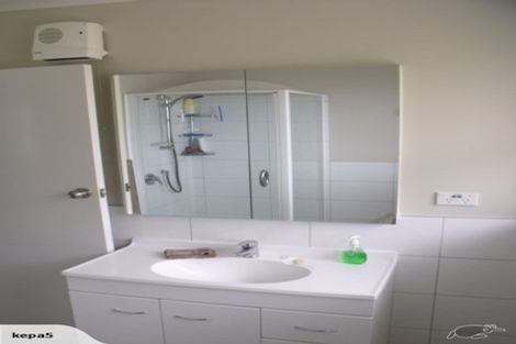 Photo of property in 102 Arahura Crescent, Waitangirua, Porirua, 5024