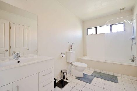 Photo of property in 29 Neta Grove, Henderson, Auckland, 0612