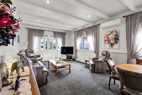 Photo of property in 56 Vogel Street, Hawera, 4610