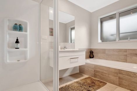 Photo of property in 24 Butterworth Crescent, Papamoa Beach, Papamoa, 3118