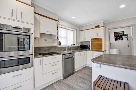 Photo of property in 16 Reid Avenue, Hawera, 4610