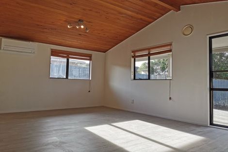 Photo of property in 108c Colwill Road, Massey, Auckland, 0614