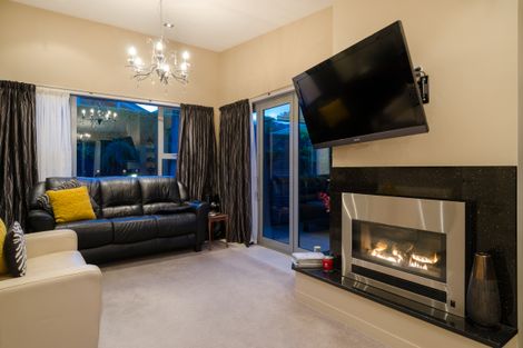 Photo of property in 5a Bernleigh Terrace, West Harbour, Auckland, 0618