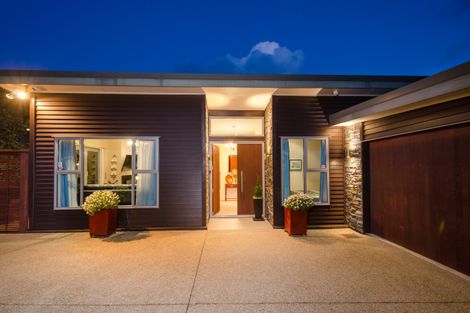 Photo of property in 5a Bernleigh Terrace, West Harbour, Auckland, 0618