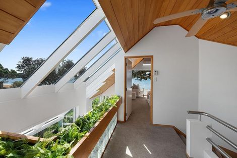 Photo of property in 30 Oxford Terrace, Coromandel, 3506