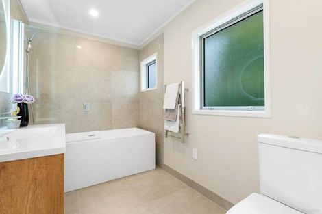 Photo of property in 127 Brian Crescent, Stanmore Bay, Whangaparaoa, 0932