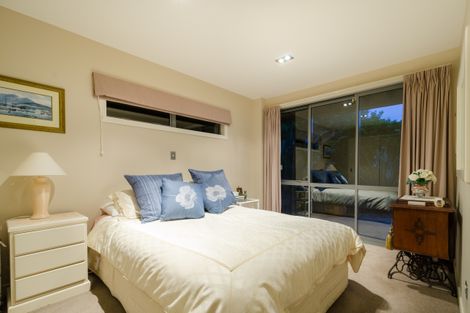 Photo of property in 5a Bernleigh Terrace, West Harbour, Auckland, 0618